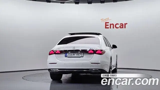 Mercedes-Benz E-Class 2024 — ფოტო 32/34