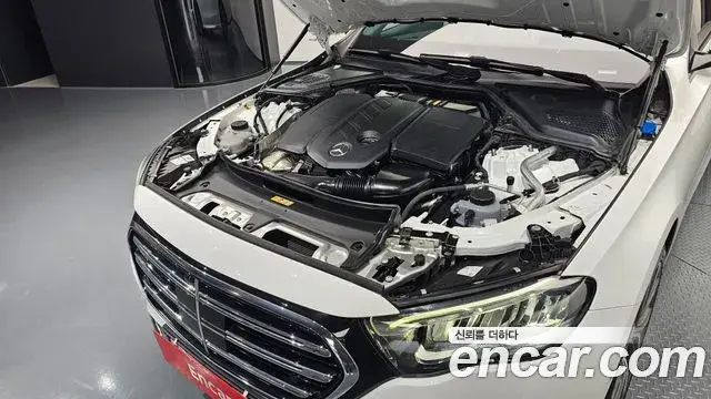 Mercedes-Benz E-Class 2024 — ფოტო 26/34