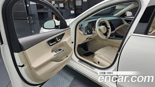 Mercedes-Benz E-Class 2024 — ფოტო 14/34