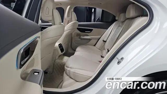 Mercedes-Benz E-Class 2024 — ფოტო 15/34