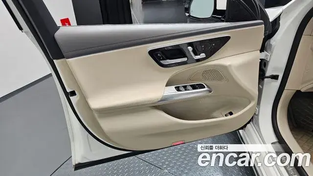 Mercedes-Benz E-Class 2024 — ფოტო 25/34