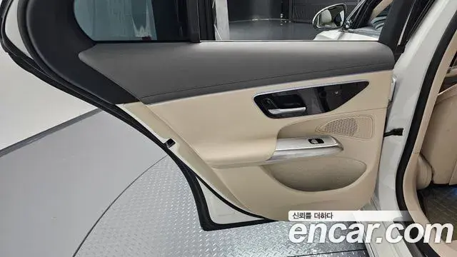 Mercedes-Benz E-Class 2024 — ფოტო 20/34