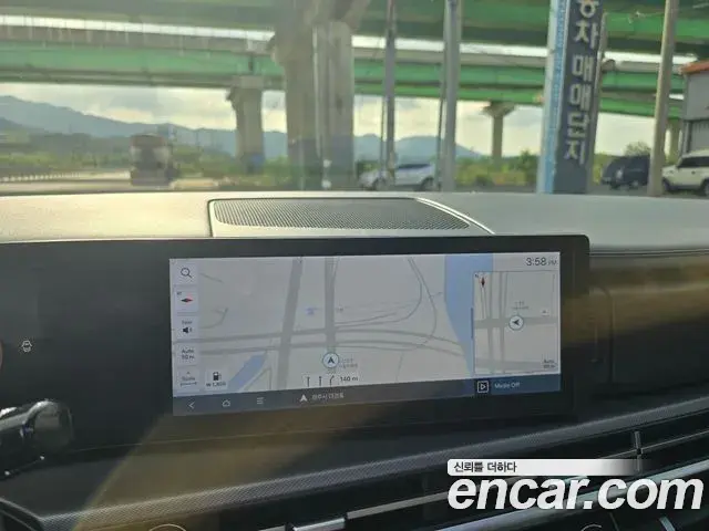 Hyundai Santa Fe 2024 — Photo 2/18
