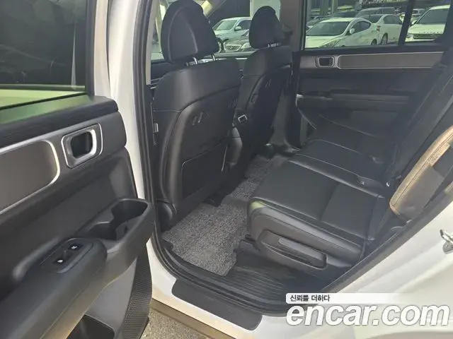 Hyundai Santa Fe 2024 — Photo 8/18