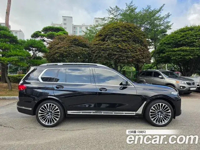 BMW X7 2021 — ფოტო 16/19
