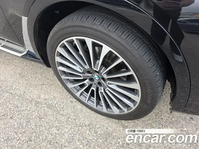 BMW X7 2021 — ფოტო 17/19