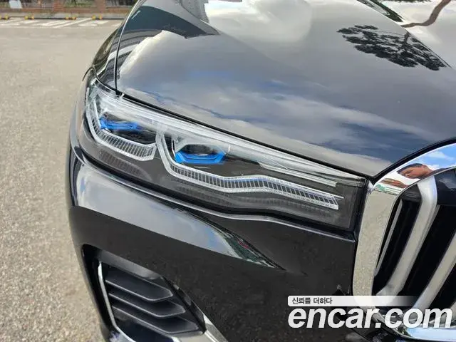 BMW X7 2021 — ფოტო 18/19