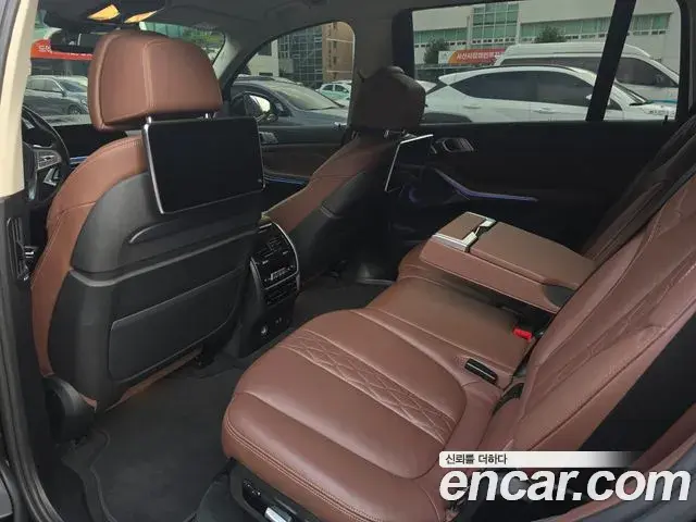 BMW X7 2021 — ფოტო 8/19