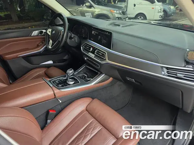 BMW X7 2021 — ფოტო 15/19