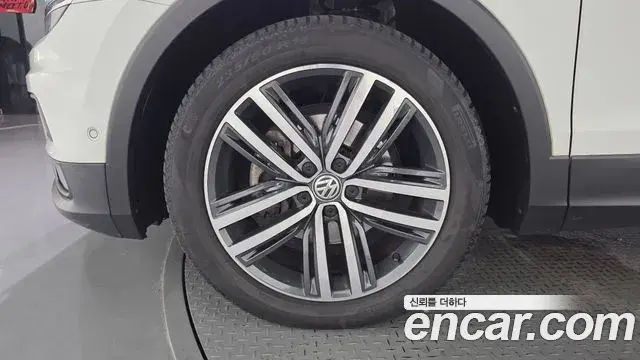 Volkswagen Tiguan Allspace 2018 — ფოტო 17/20