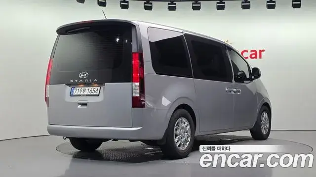 Hyundai Staria 2024 — Photo 8/20