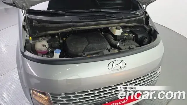 Hyundai Staria 2024 — Photo 9/20