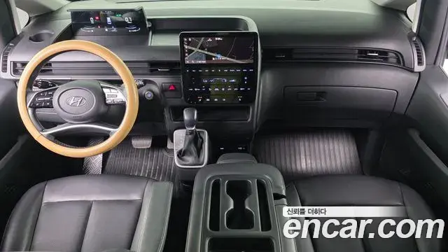 Hyundai Staria 2024 — Photo 16/20