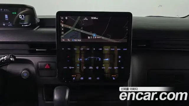 Hyundai Staria 2024 — Photo 13/20
