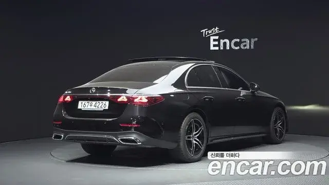 Mercedes-Benz E-Class 2025 — Фото 2/20