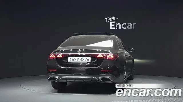 Mercedes-Benz E-Class 2025 — Фото 4/20