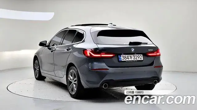 BMW 1 Series 2022 — Фото 1/20