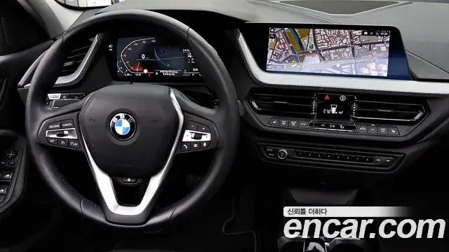 BMW 1 Series 2022 — Фото 17/20