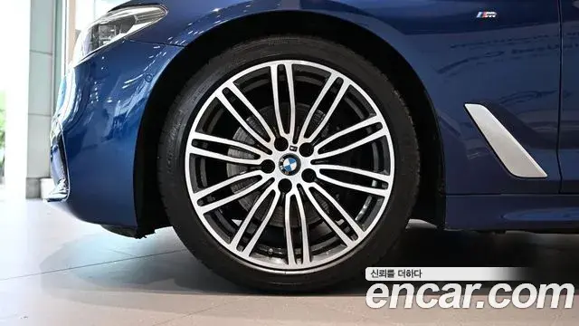 BMW 5 Series 2019 — Фото 4/20