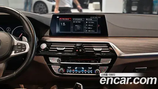 BMW 5 Series 2019 — Фото 17/20