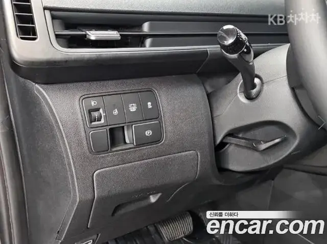 Hyundai Staria 2025 — Фото 15/20