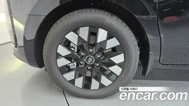 Hyundai Staria 2025 — Фото 5/20