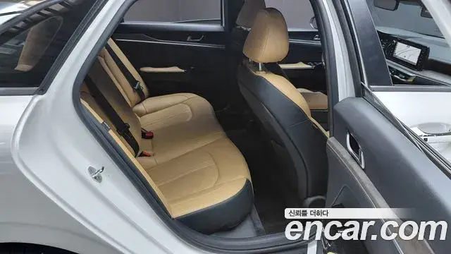 Kia K5 2021 — Photo 8/29