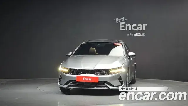 Kia K5 2023 — Şəkil 28/31