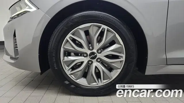 Kia K5 2023 — Şəkil 29/31