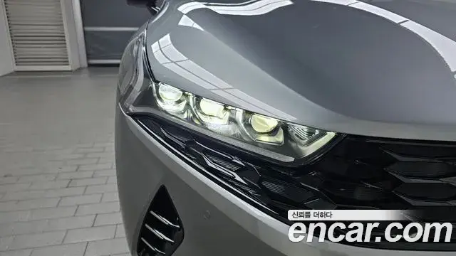 Kia K5 2023 — Şəkil 12/31