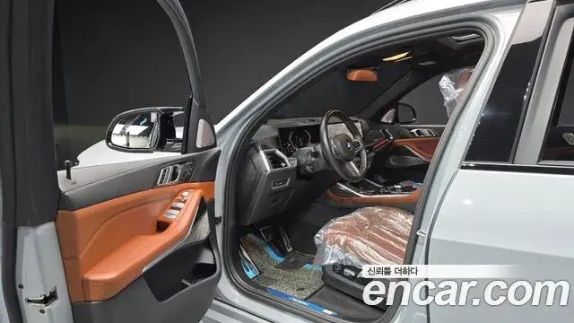 BMW X7 2023 — Фото 10/20