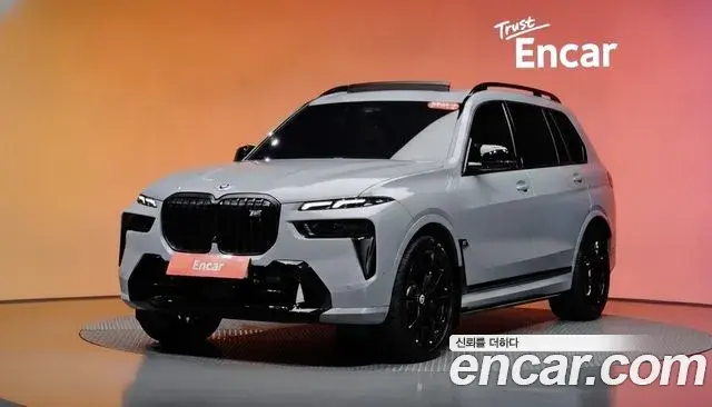 BMW X7 2023 — Фото 1/20