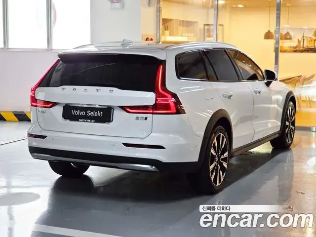 Volvo V60 Cross Country 2025 — Фото 2/20