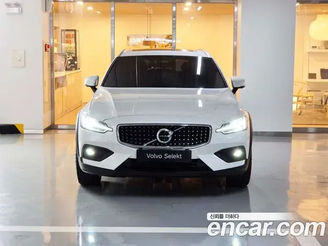 Volvo V60 Cross Country 2025 — Фото 3/20