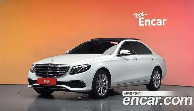 Mercedes-Benz E-Class 2019 — Фото 1/20