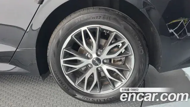 Kia K5 2022 — ფოტო 16/32
