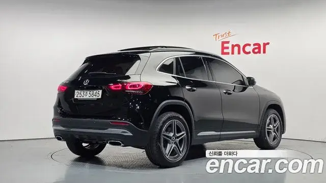Mercedes-Benz GLA-Class 2023 — Фото 2/20
