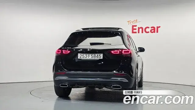 Mercedes-Benz GLA-Class 2023 — Фото 4/20