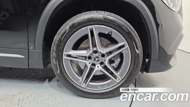 Mercedes-Benz GLA-Class 2023 — Фото 5/20