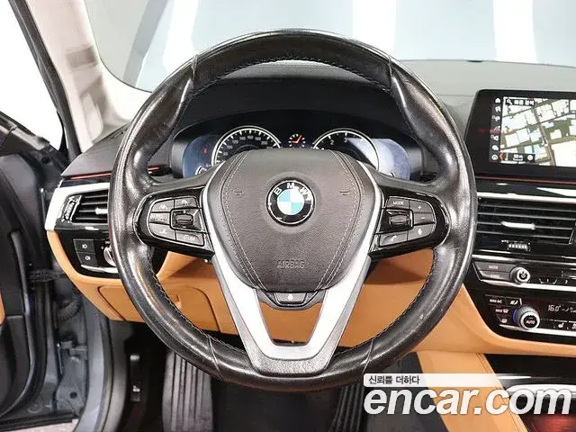 BMW 5 Series 2018 — Фото 12/19