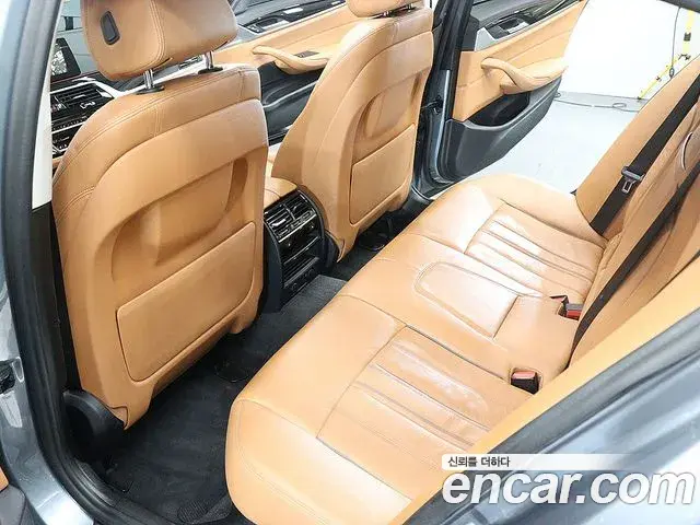 BMW 5 Series 2018 — Фото 13/19