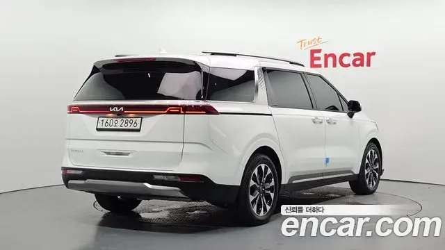 Kia Carnival 2023 — Фото 2/20