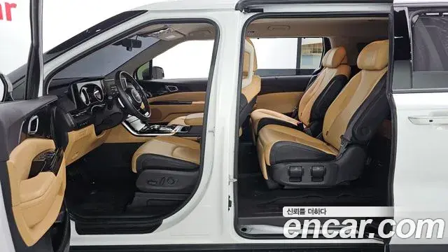 Kia Carnival 2023 — Фото 18/20