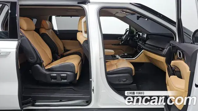 Kia Carnival 2023 — Фото 19/20