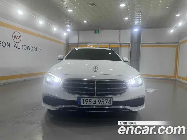 Mercedes-Benz E-Class 2020 — Фото 1/20