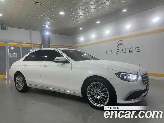 Mercedes-Benz E-Class 2020 — Фото 2/20