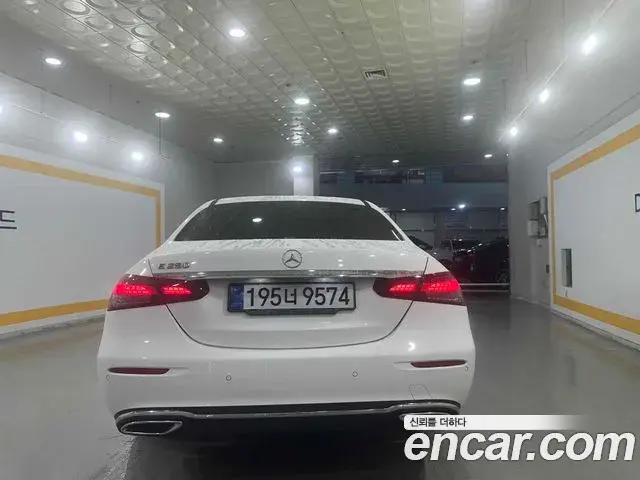 Mercedes-Benz E-Class 2020 — Фото 5/20