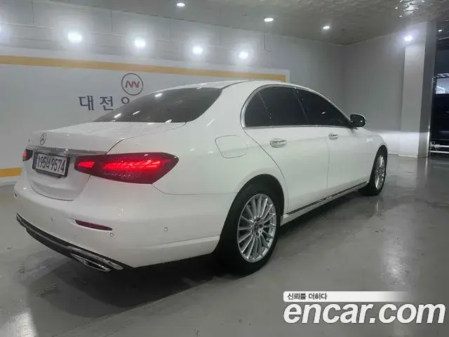 Mercedes-Benz E-Class 2020 — Фото 6/20