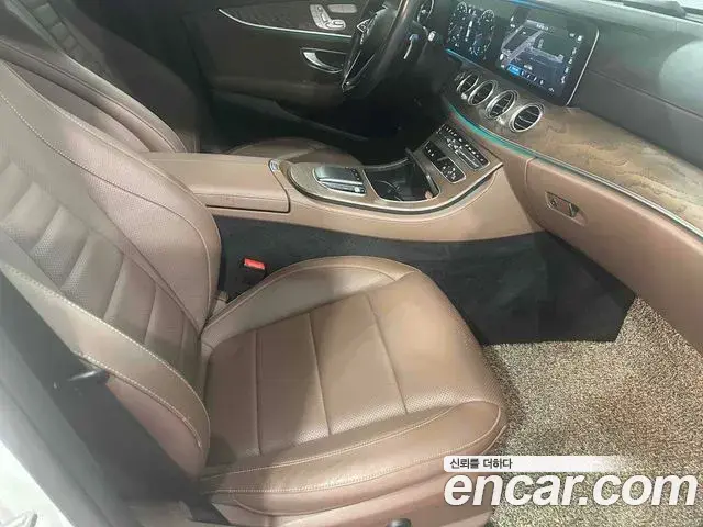 Mercedes-Benz E-Class 2020 — Фото 16/20