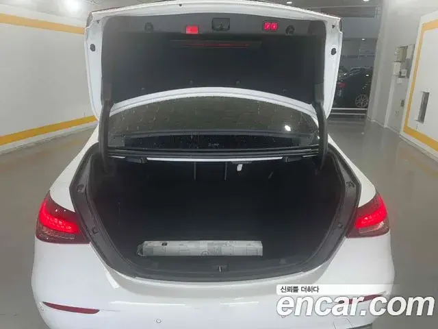 Mercedes-Benz E-Class 2020 — Фото 18/20